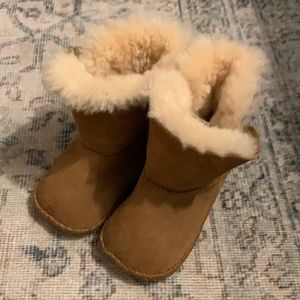 Ugg bootie chestnut size 4/5